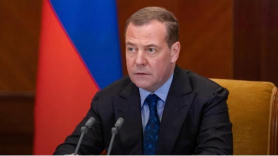 【梅德韦杰夫“怂恿”特朗普对格陵兰岛“先下手为强”】梅德韦杰夫建议特朗普趁格陵兰