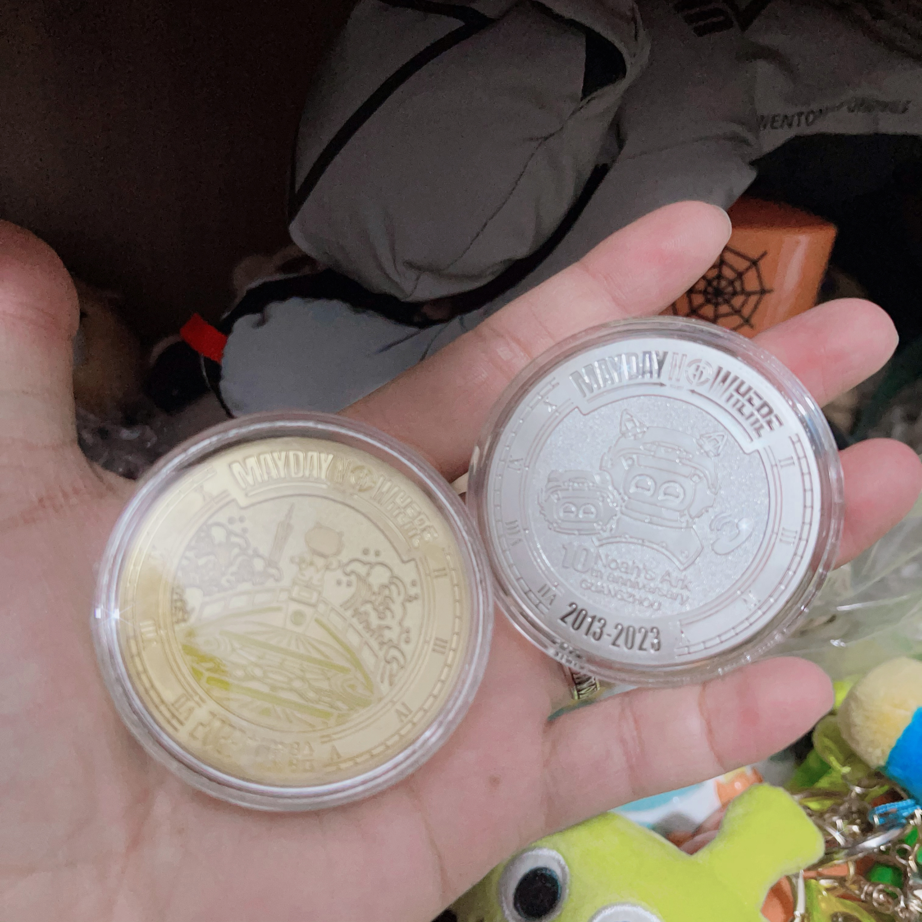 虽然广州场一场看不到，但是神仙物料已经拿到了。又是收到惊喜的一天。[抱一抱]​​