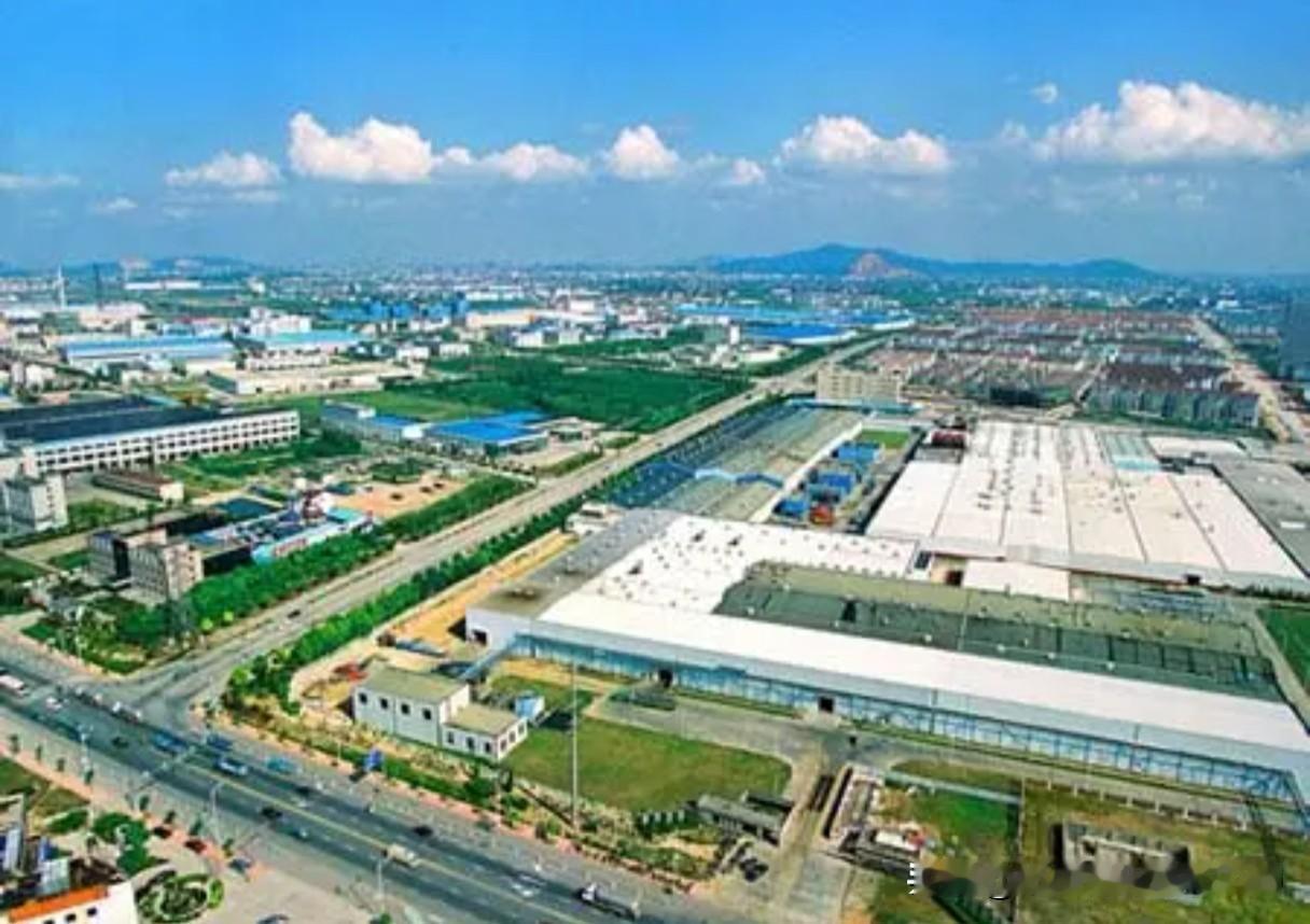我认为江阴更稳定更可持续，因为江阴的实业主要是本地或者说是国内资本，而昆山主体是