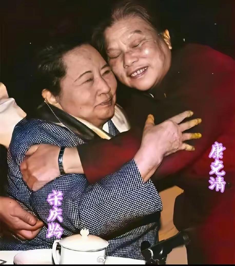 知道她们的人至少50岁以上了[奸笑][奸笑]