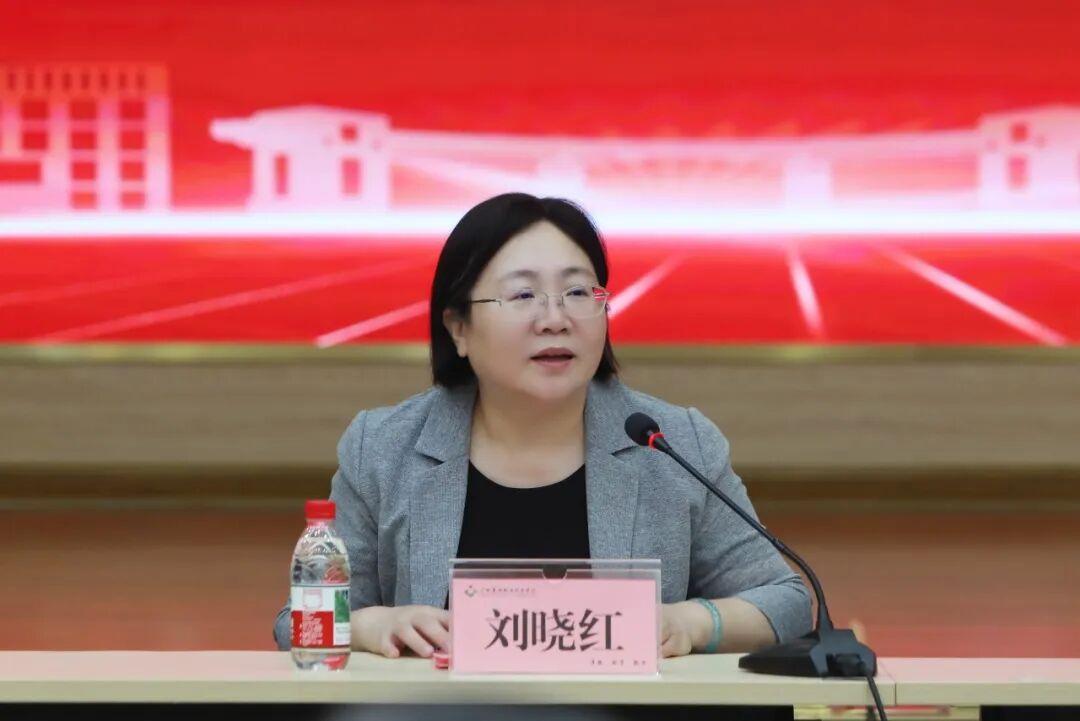 广西建设职业技术学院上半年退休教职工荣休仪式
​         党委书记刘晓红