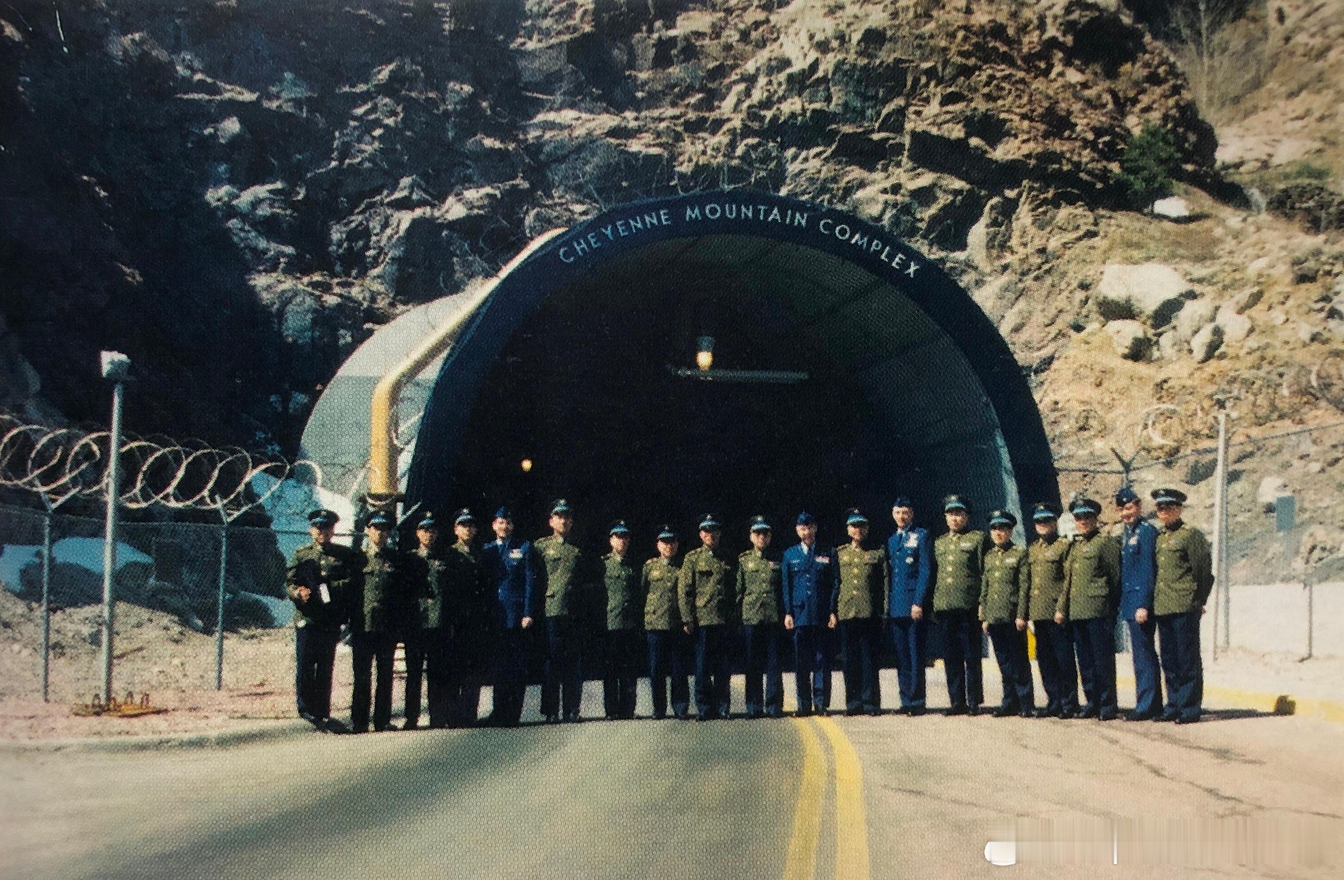 1987年4月20日空军司令员王海一行应邀参观美国北美防空司令部夏延山地下指挥所