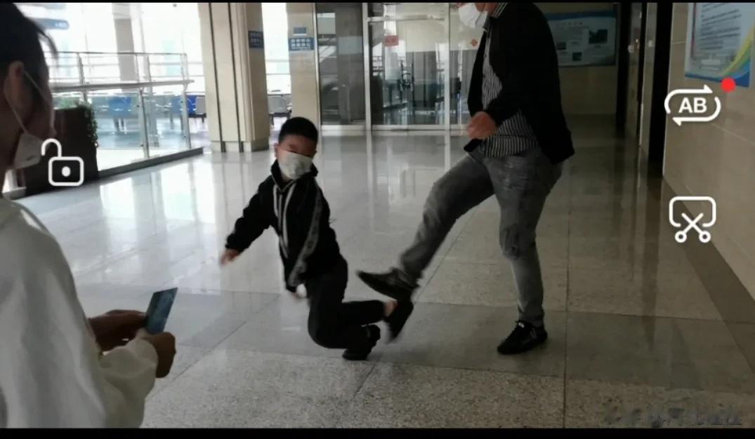 视频发了俩遍被屏蔽了俩遍[泪奔]，这个镜头掐掉了