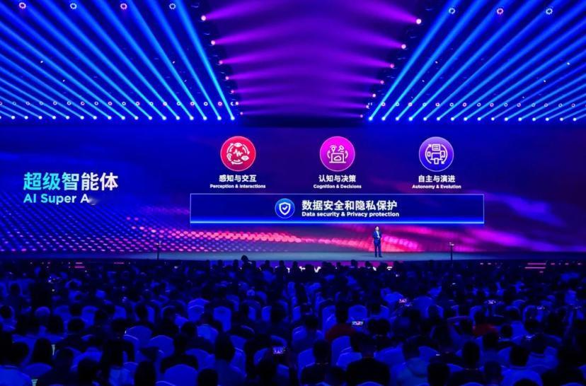 联想刘军首次披露：AI PC累计销量破百万大关！开启个人AI超级智能体新时代
 