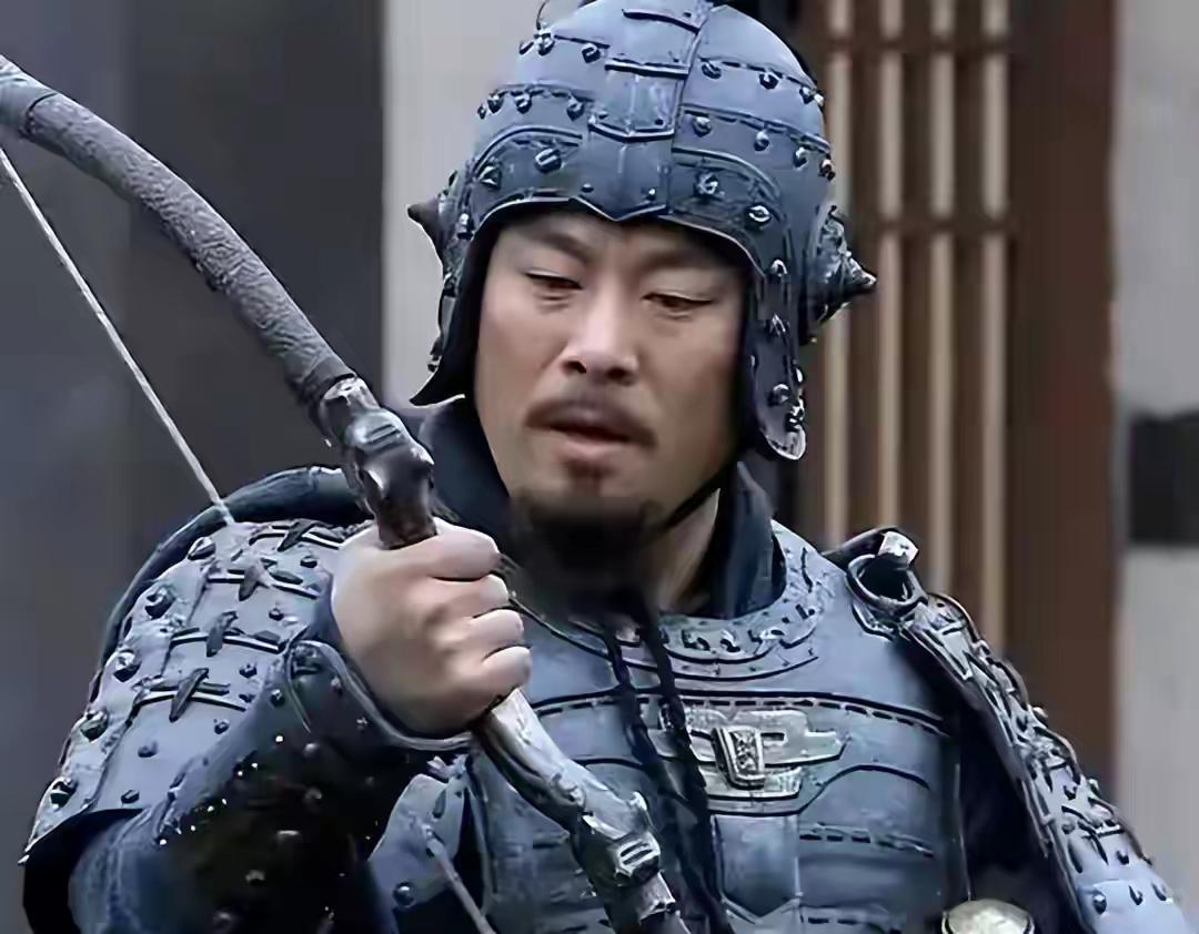 曹丕被立为世子的那一夜，酒至半酣，许褚突然跪："魏王，有一件事我憋了许久！"曹操