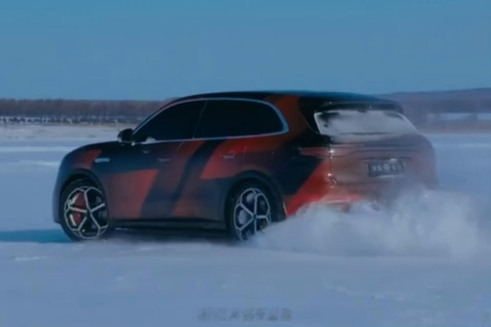 这是问界m6 吗？看起来会比现在的5/7/8/9好像更加好看协调一些？期待正式亮