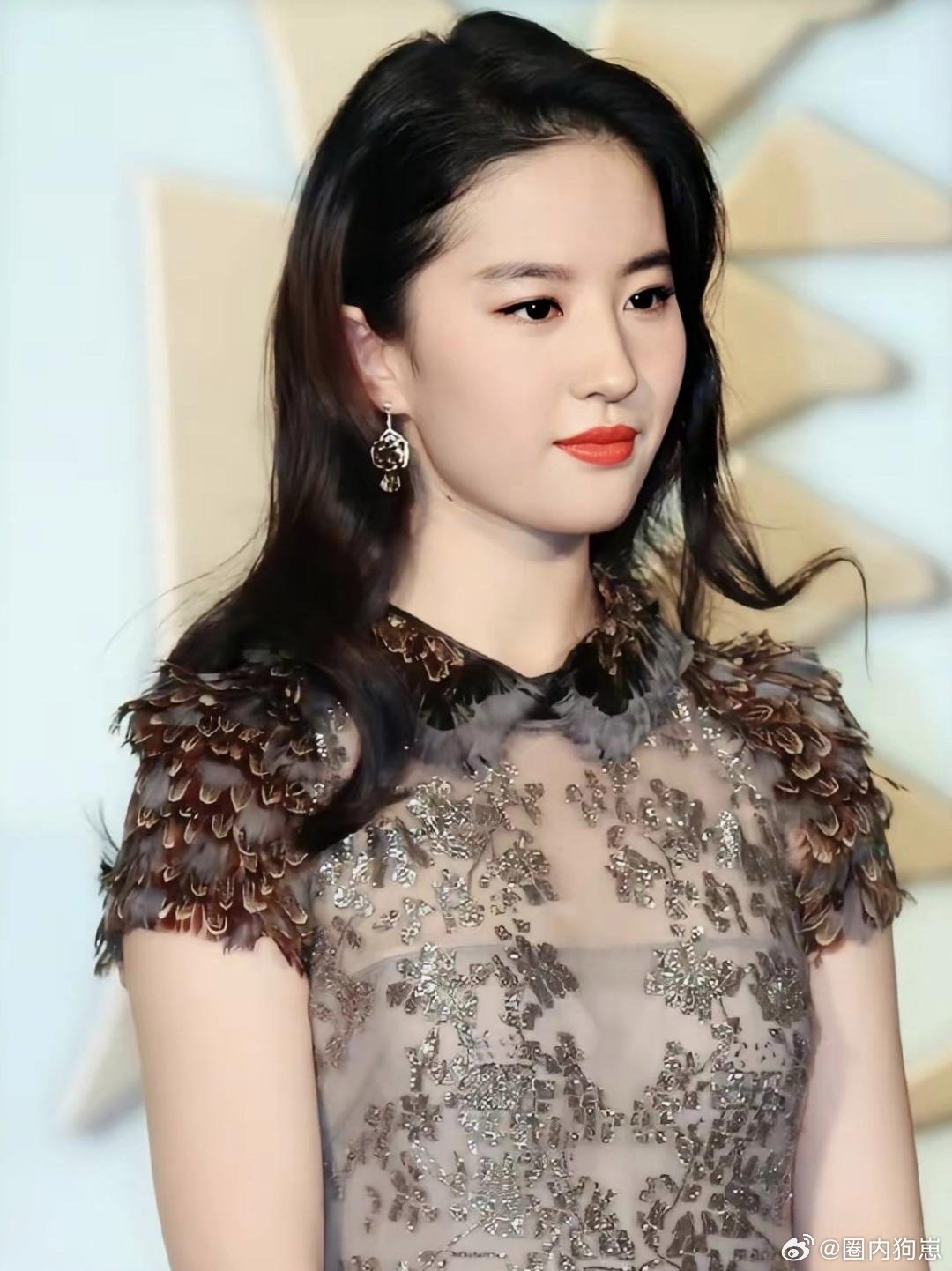 刘亦菲这状态也太绝了！“仙女姐姐”的称号果然名不虚传，每一幕都美到让人移不开眼～