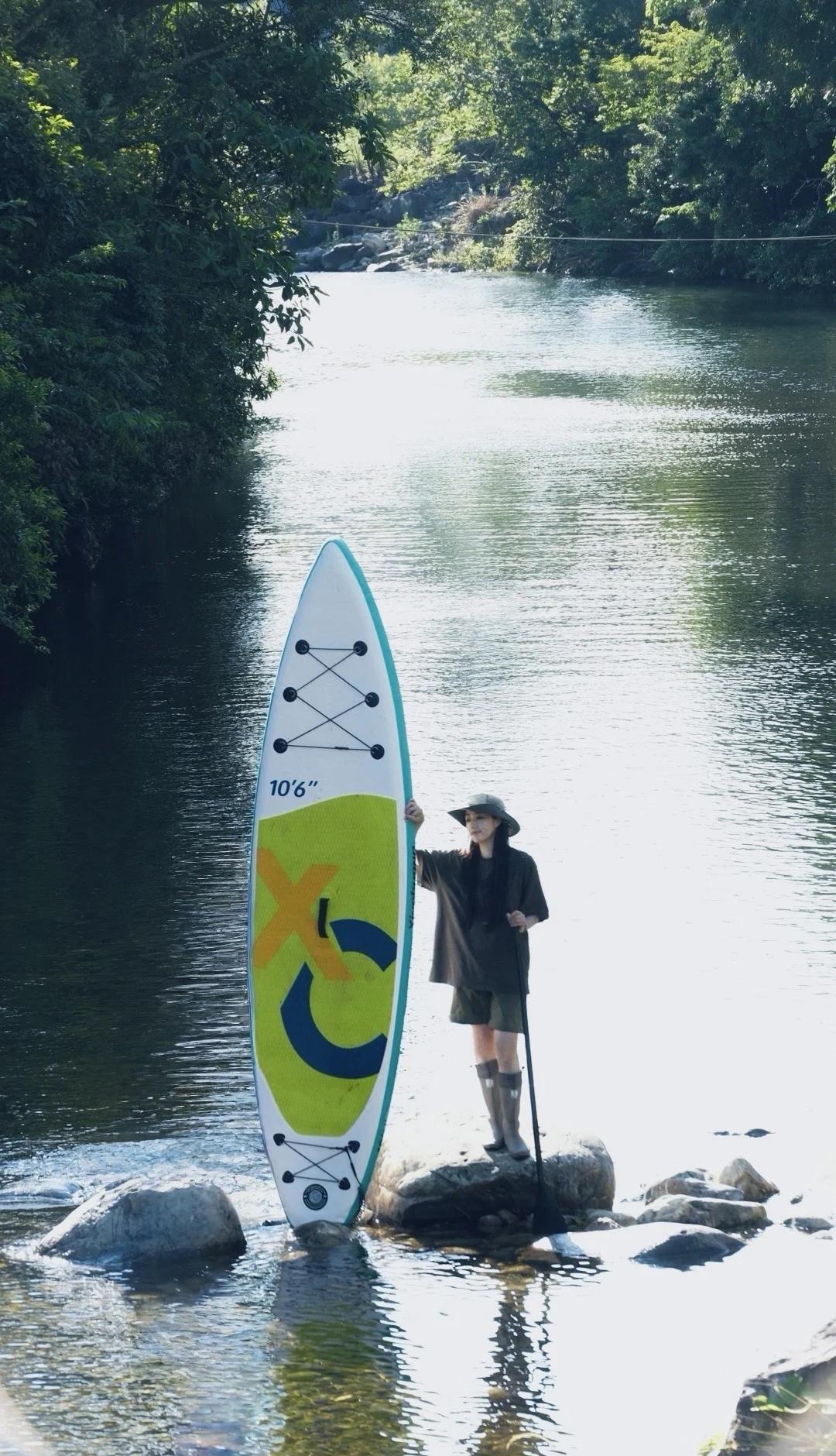我有心而近自然｜抓住夏天的尾巴
找到了个溯溪地
可以露营玩划桨板
在深圳周边开车
