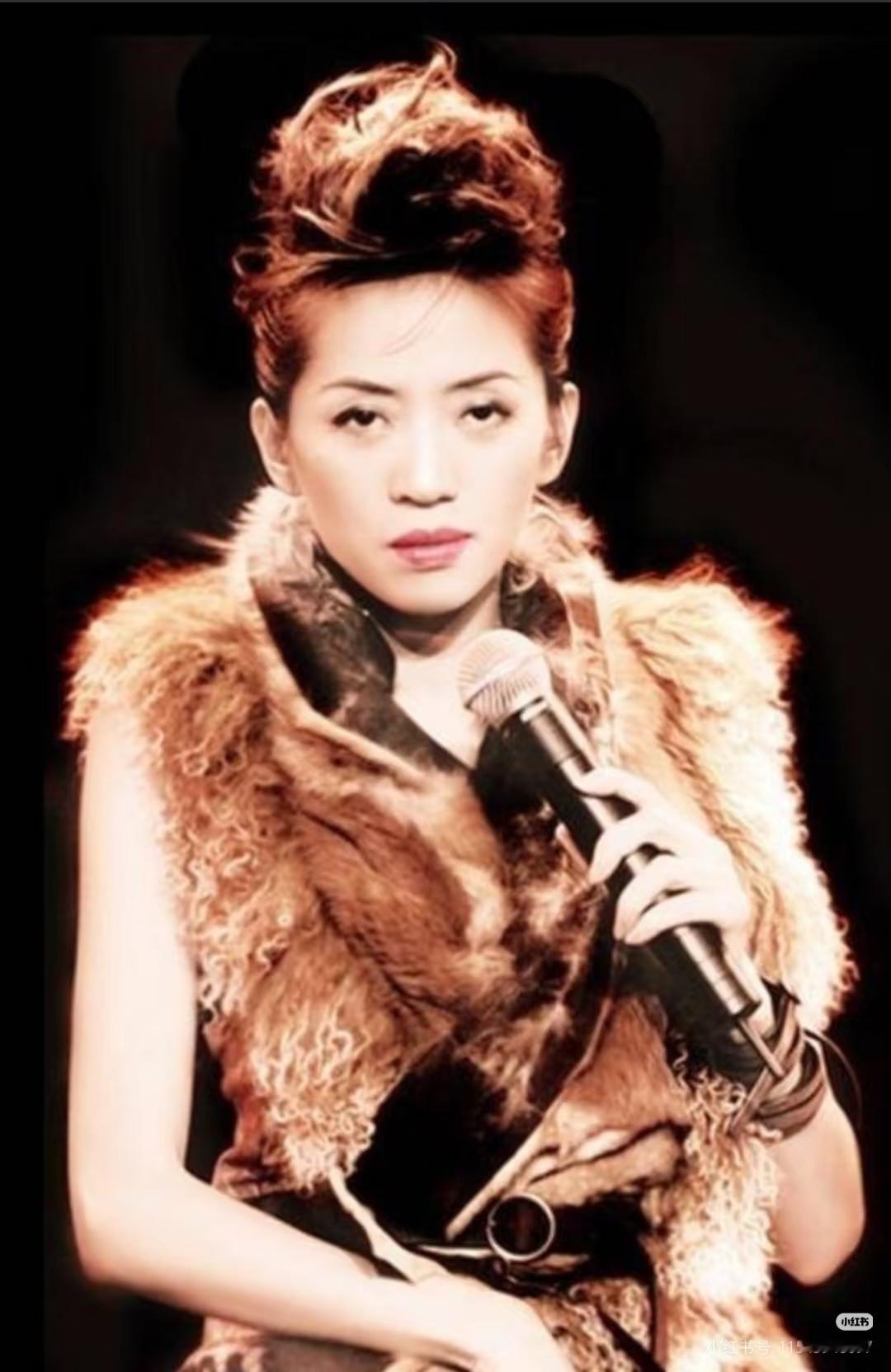 谁懂啊！梅艳芳都离开20多年了，她家人的“遗产争夺战”还在刷新下限😭
近日梅艳