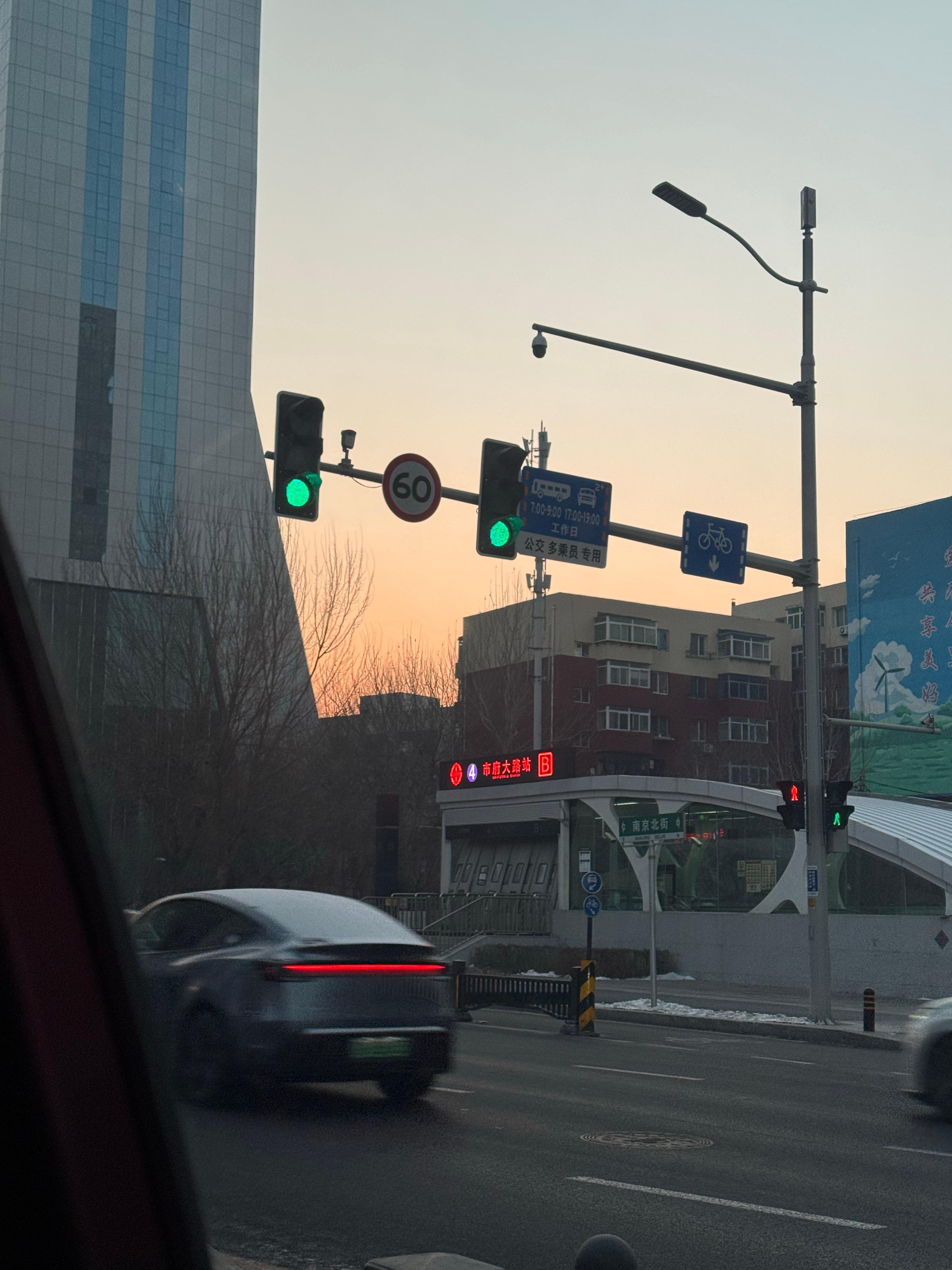 还是南方人能扛，沈阳零下13度，我们搁室外玩了四五个小时 沈阳