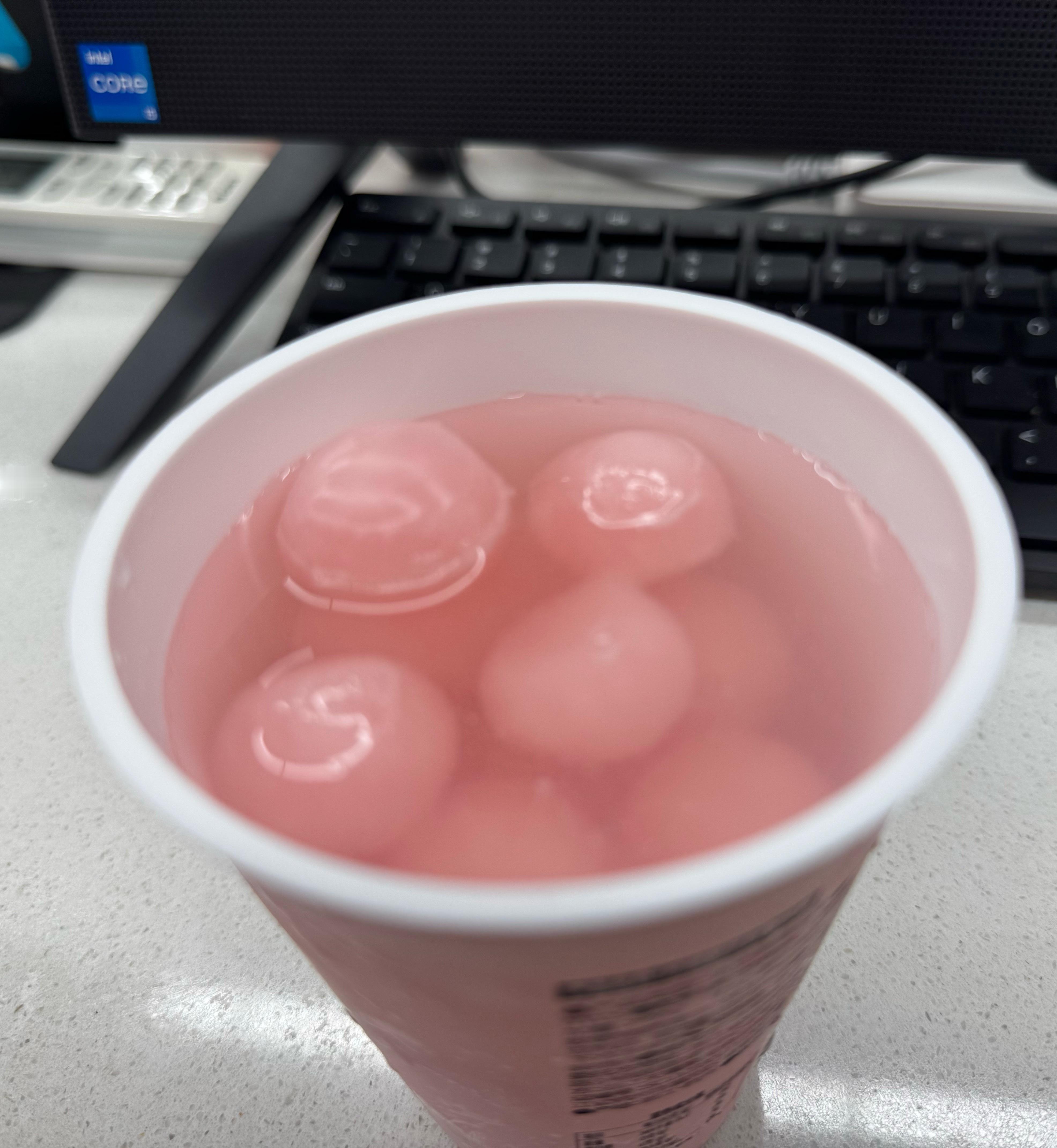 同事给的柠檬芭乐冰杯配佳得乐红柚 ​​​