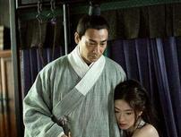 1561年，戚继光偷偷娶了3个小妾，生了5个儿子，发妻王氏知道后提着利刃杀气腾腾