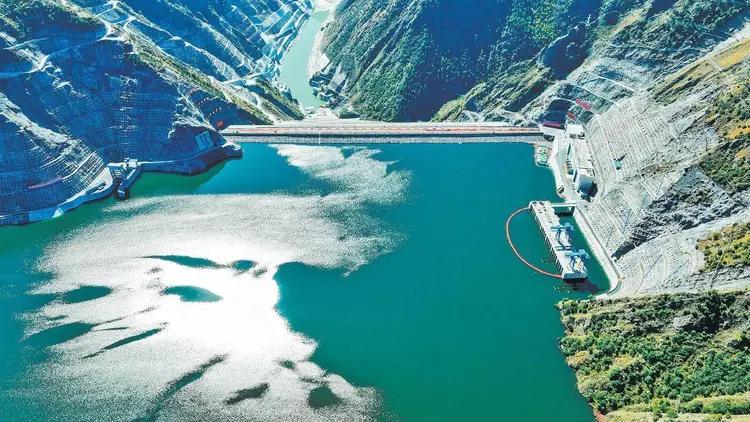 中国耗资664亿在高原修个“充电宝”，这笔账西方看不懂

2月22日，川西甘孜海