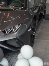 兄弟们，老板买的这车贵吗？

兄弟们，老板买的这车贵吗？每天推荐好车 我和老车的