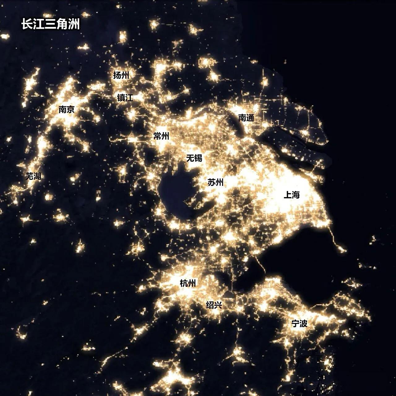 太震撼了！长三角的夜晚，已经连成一片“光海”！
你敢信吗？
从太空看中国，最亮的