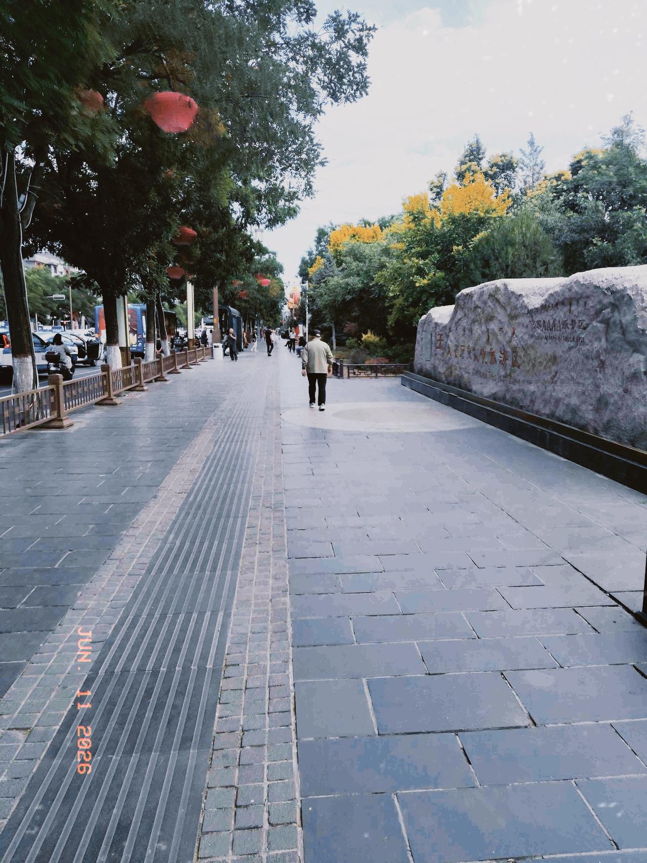 上次打了一针带状疱疹疫苗，明天就应该打第二针了，正好今天去开睡觉的药，觉得反正是