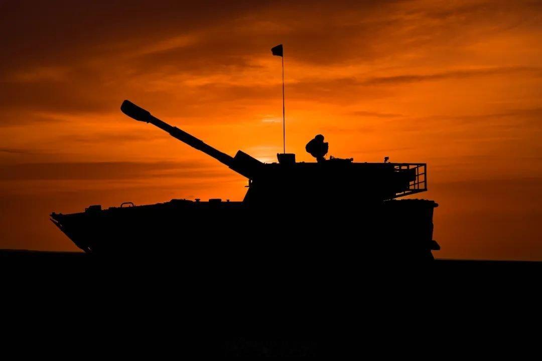 #前线熄灯号[超话]##军营晚点名##人民前线# “战争之神”，亮剑长空！晚安[