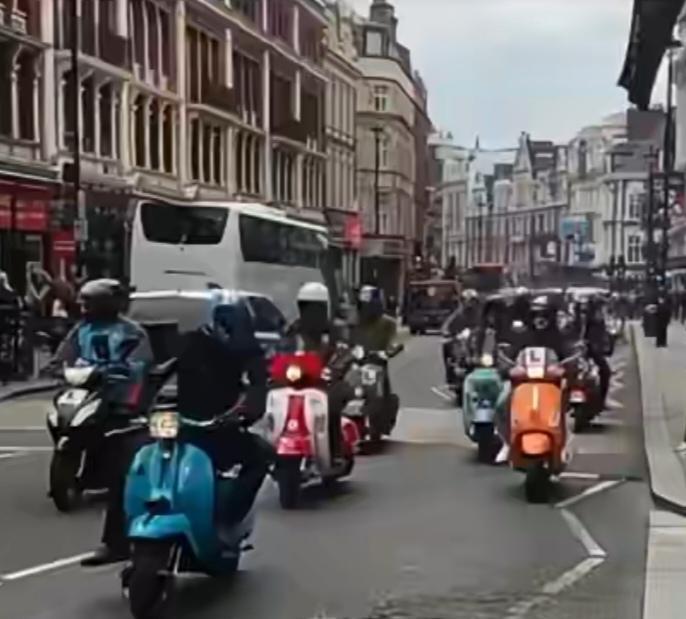 中东一打仗，远处欧洲边缘岛国的英国老百姓的油费账单直接起飞，但中国“小电驴”在英