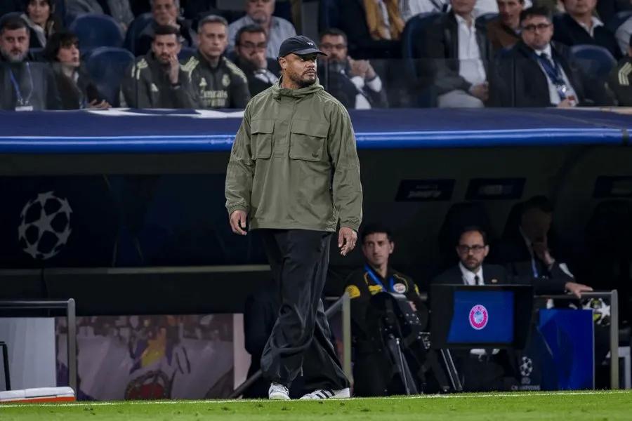 欧足联派工作人员在包厢监督孔帕尼，不允许他用手机发消息
04月28日讯，据德国权