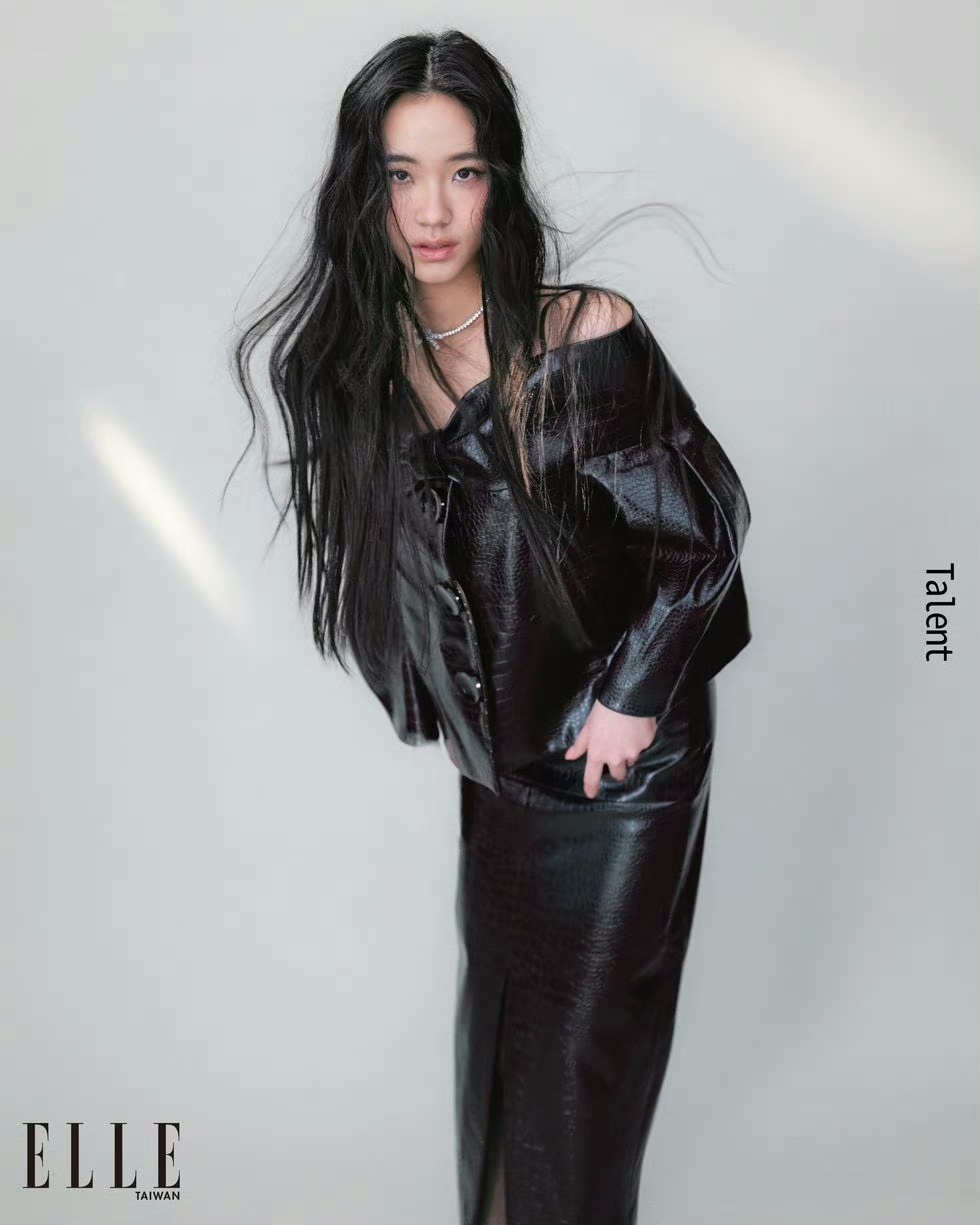 #小S二女儿大片##许韶恩大片# 小S二女儿许韶恩（Lily）大片曝光，身材高挑