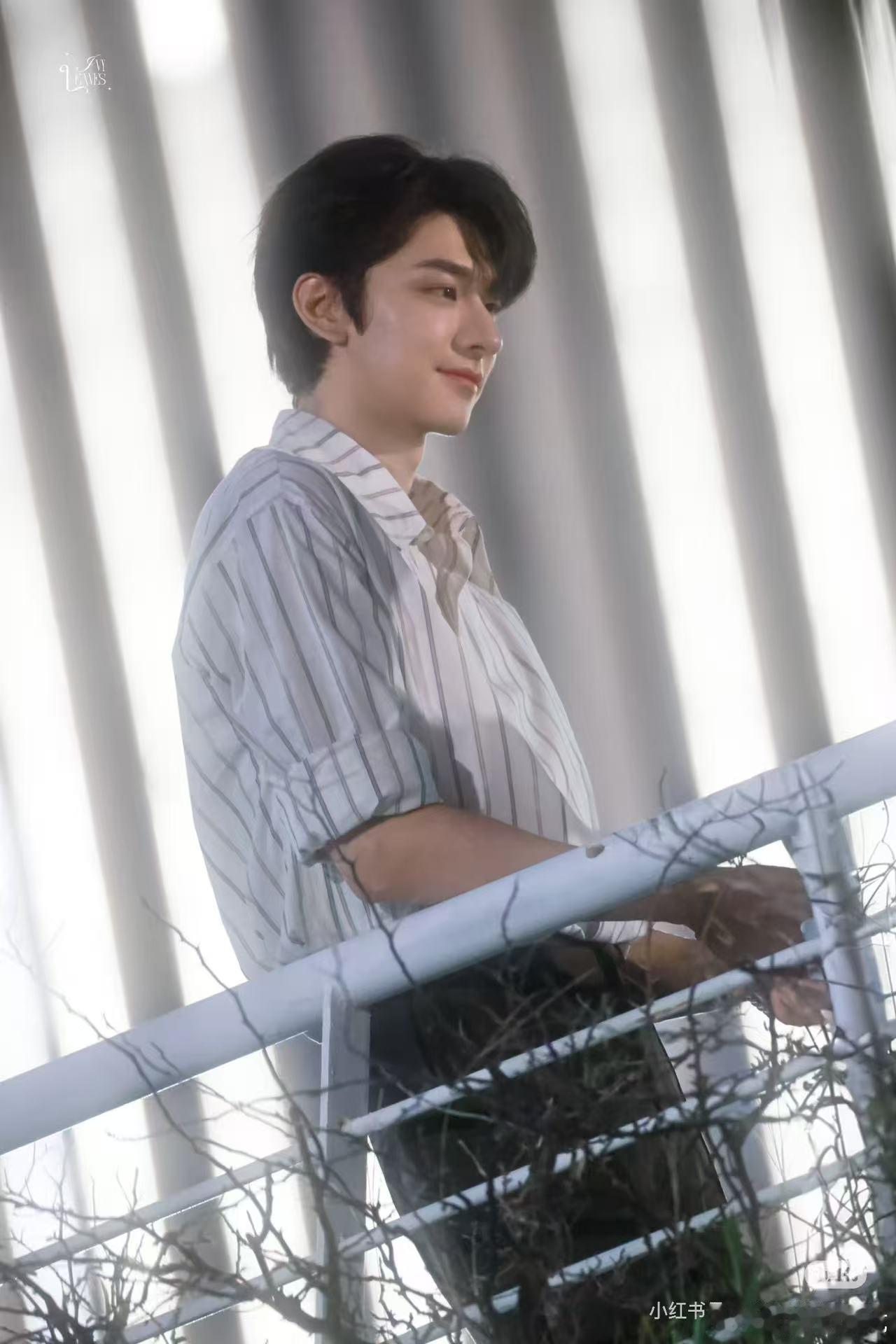 林一在折月亮里面是真的帅啊，这不是校园男神是什么？！！！期待这个剧！！！ 