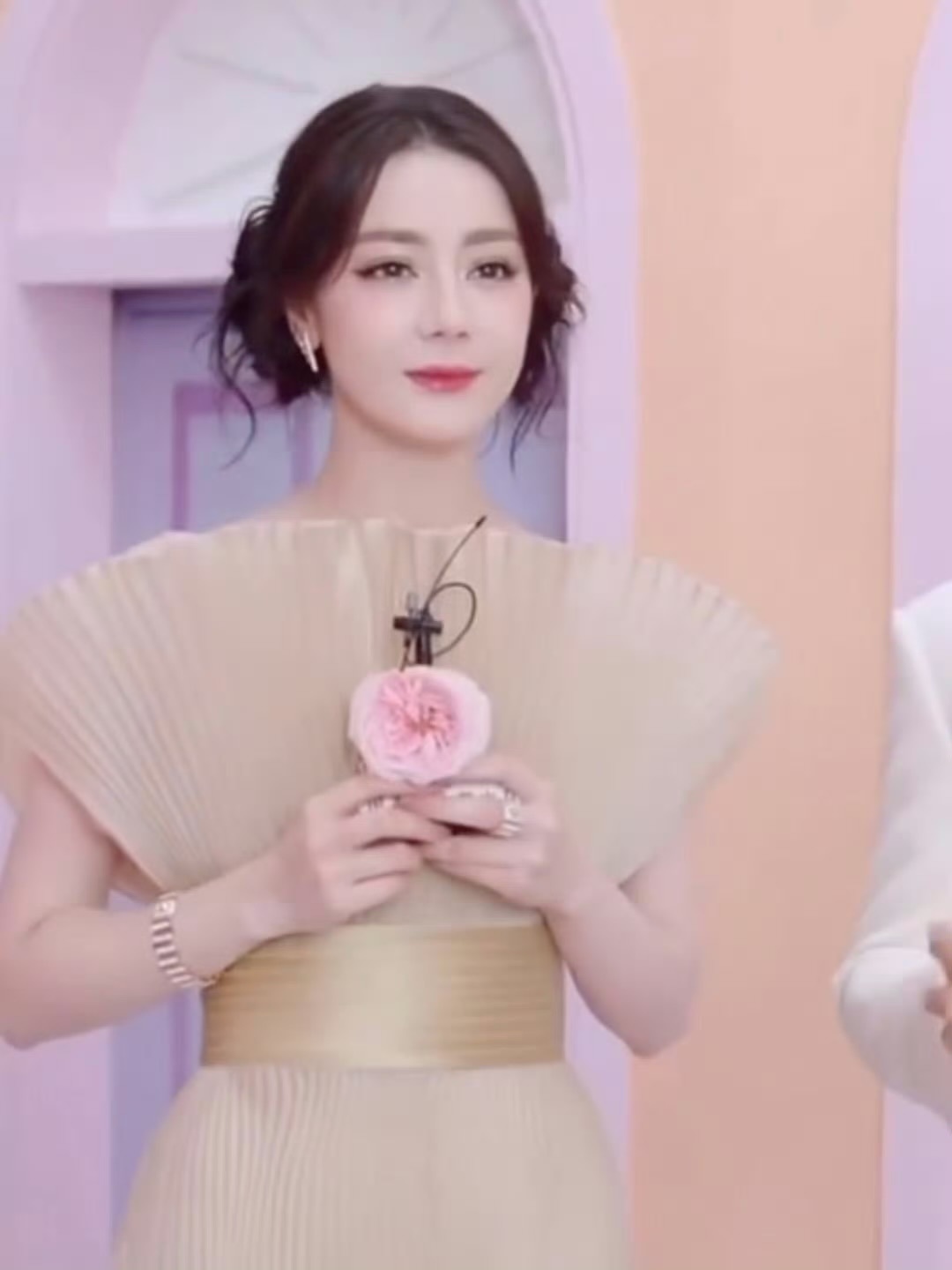 这还是神颜巴巴吗？ 