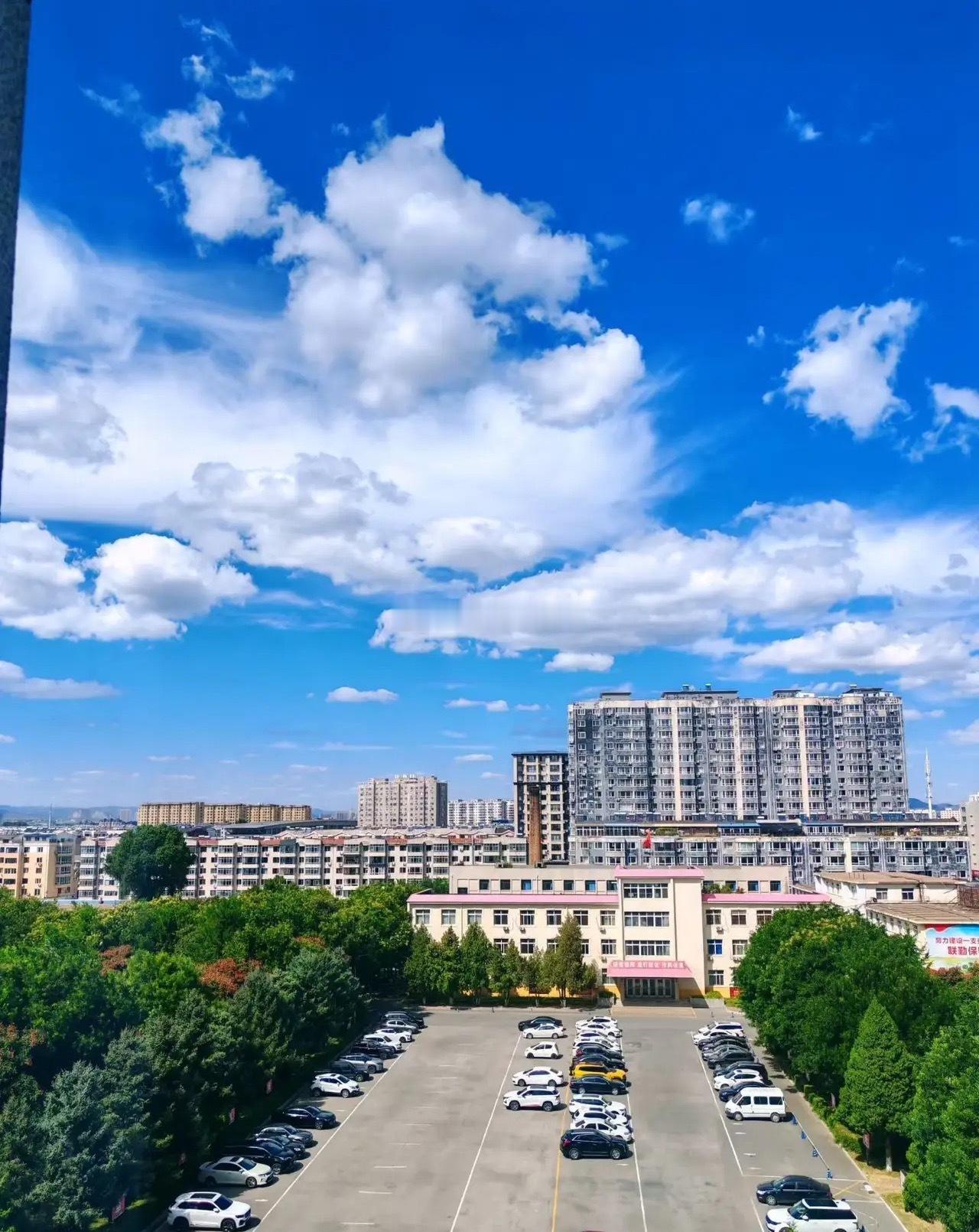 a股科创板今天已经是跌破了七月低点，踩到年线，最后的防守底线了！七月九月形成双阴