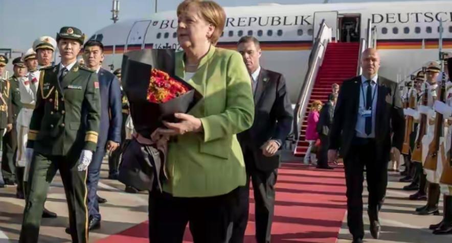 默茨这话挺有意思啊，提到前任常访华还坐红旗牌车，感觉话里有话。前任频繁访华，说明