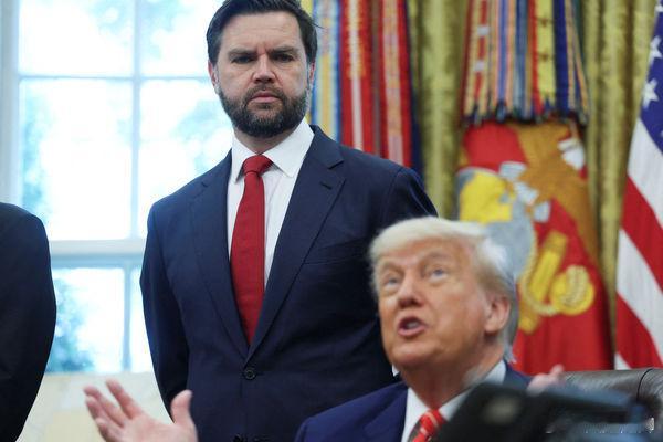 万斯锐评美国时局。他说，美国激进左翼群体正不遗余力地阻挡特朗普执行移民法。 