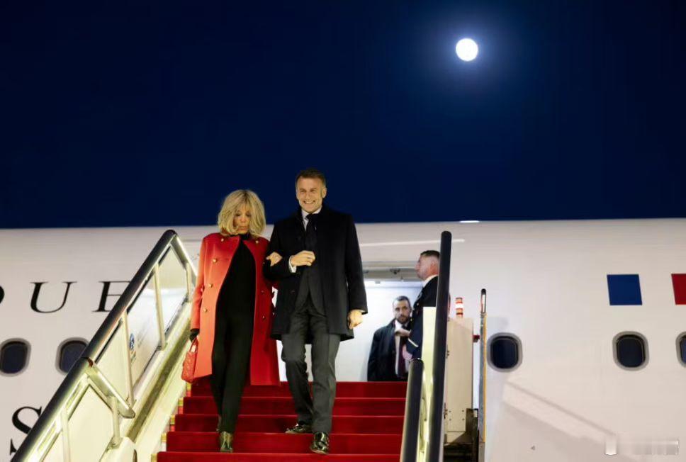 🇫🇷法国总统马克龙3日抵达北京开始访华，此次马克龙访华代表团的成员近80人，