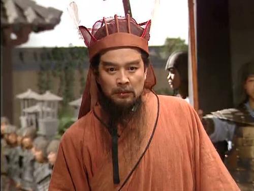 “他不是败在没粮，是败在把‘名门’当免密支付——袁绍：东汉顶配VIP，扫码能进皇