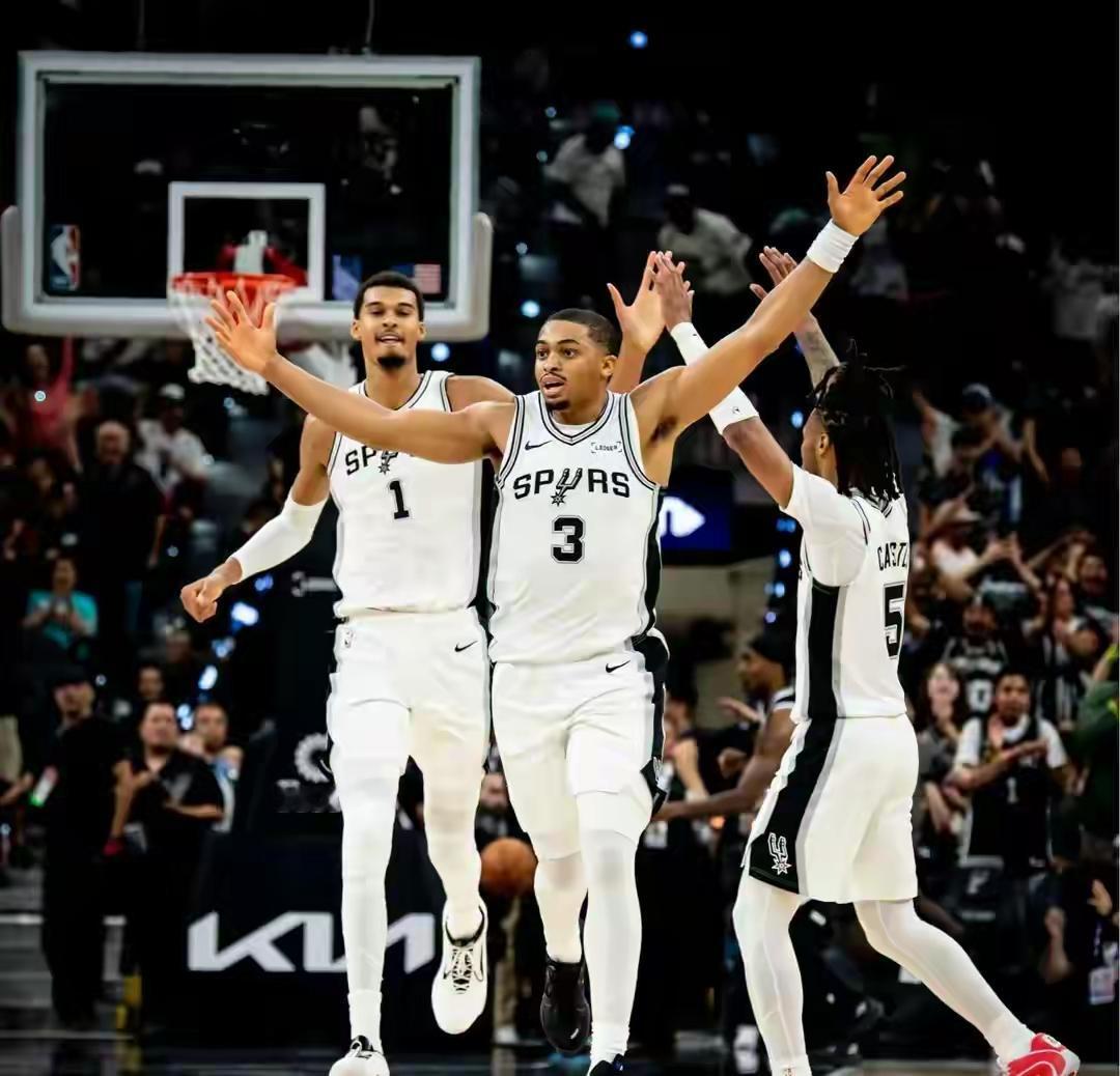 外星人回到球场
文班亚马今天回归
期待你的发挥