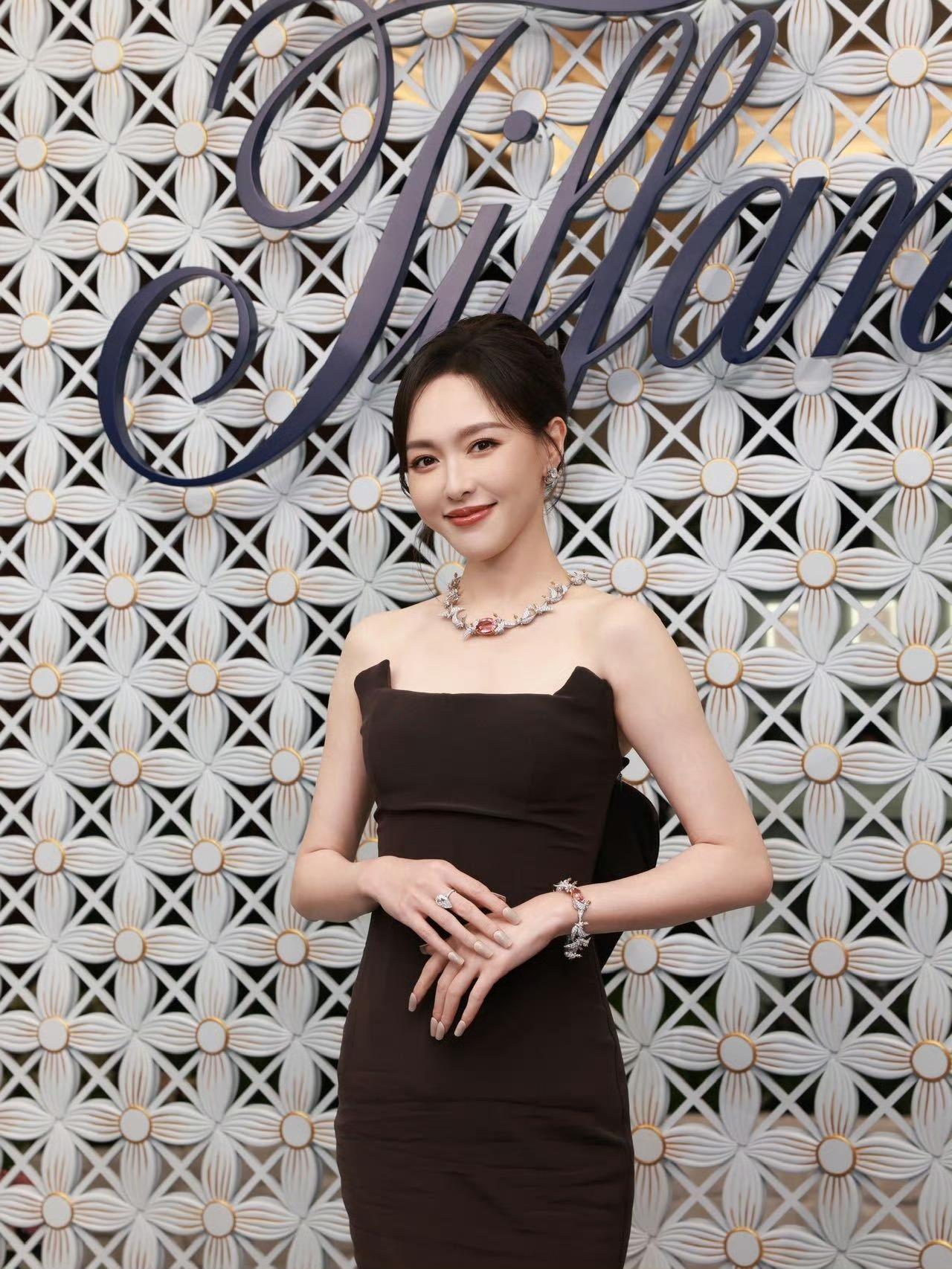 Tiffany这次的品牌活动真的是让人眼前一亮，3位女星也太好看了，特别是唐嫣，