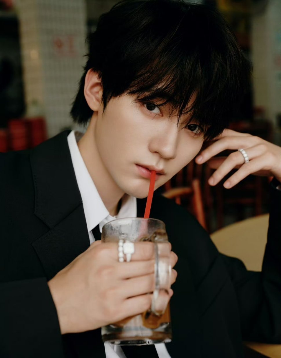 周翊然解锁VOGUE Singapore1月海外电子刊封面 