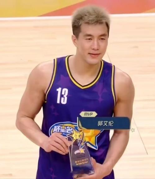 MVP！今天打开心了！郭艾伦聚星名人赛MVP ​​​