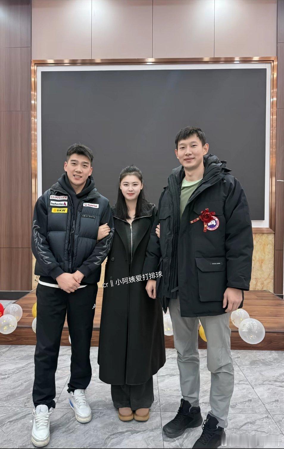 小王和小翟这个小美女做了11年专业排球运动装备，还可以提供各种比赛服的定制，感兴