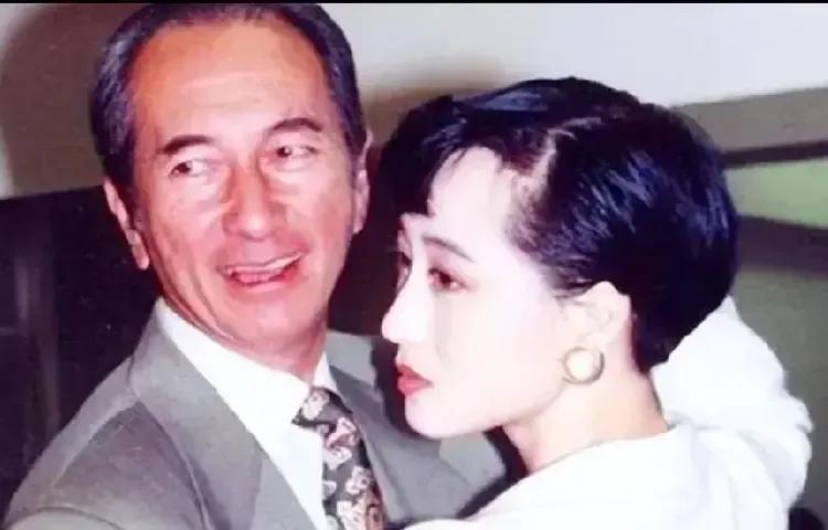 当年，如果不是因为其他原因，利智也许就会嫁给他，就不会有跟李连杰的故事。那时的利
