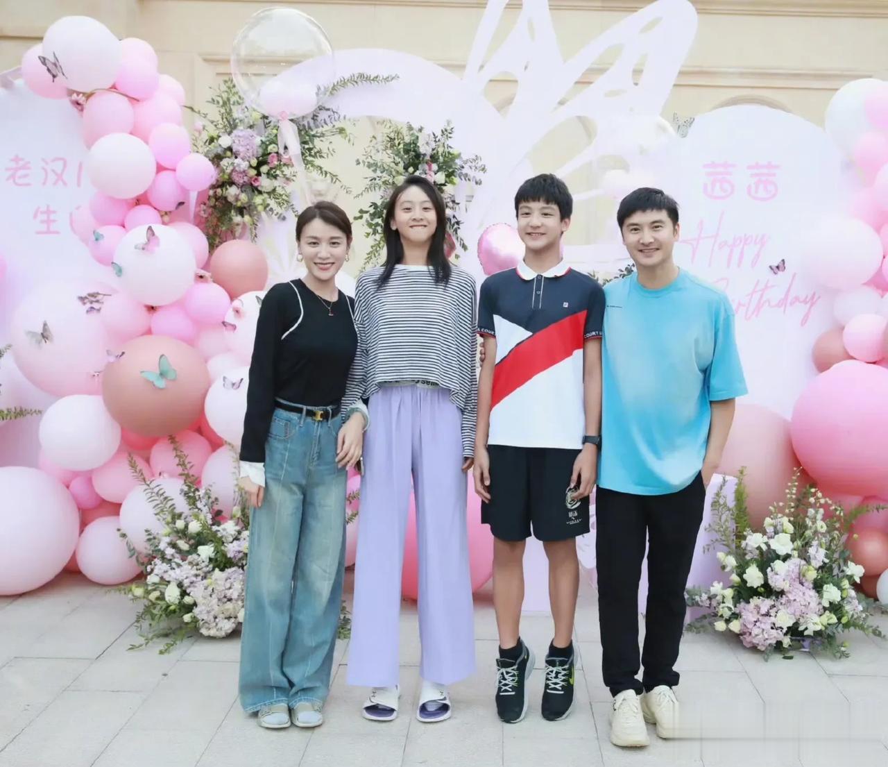孩子长这么高了[送心]

其实不踮脚也有田亮高了啊

而且变得越来越好看了！

