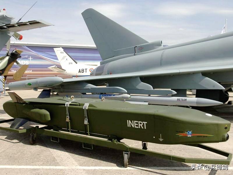 “金牛座”巡航导弹是德国和瑞典联合研制的防区外空对地巡航导弹。它属于空射型，旨在