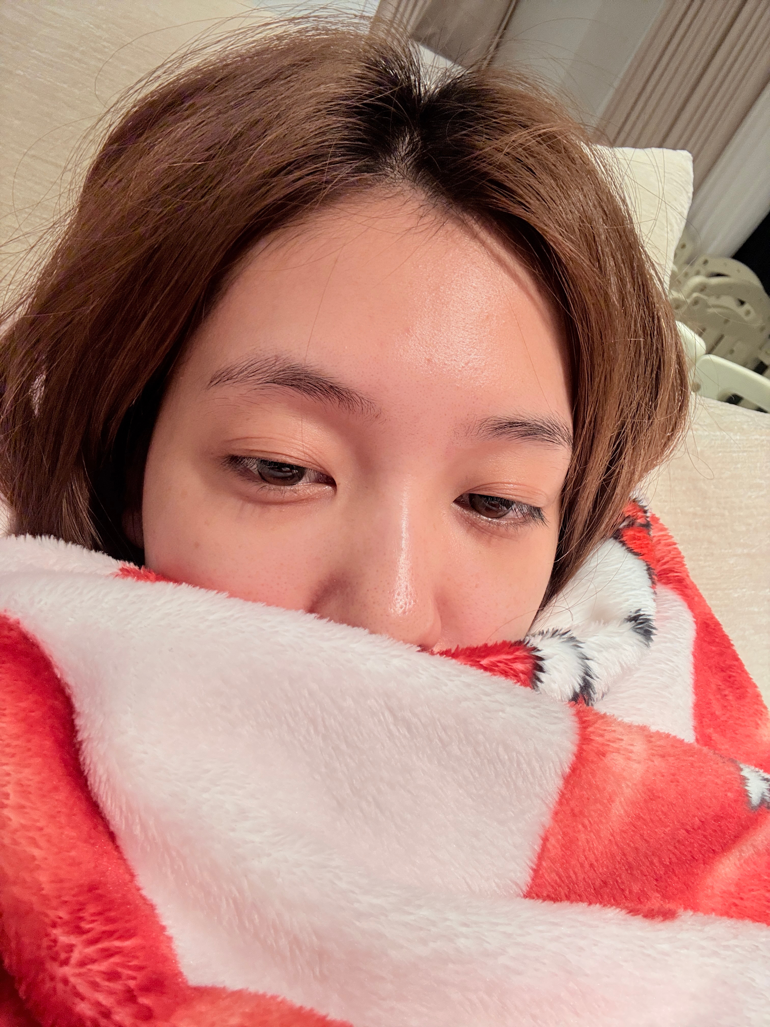 贝贝们我发烧了🤒应该是昨天出门穿太少的原因这两天可能要休息一下～大家换季一定一