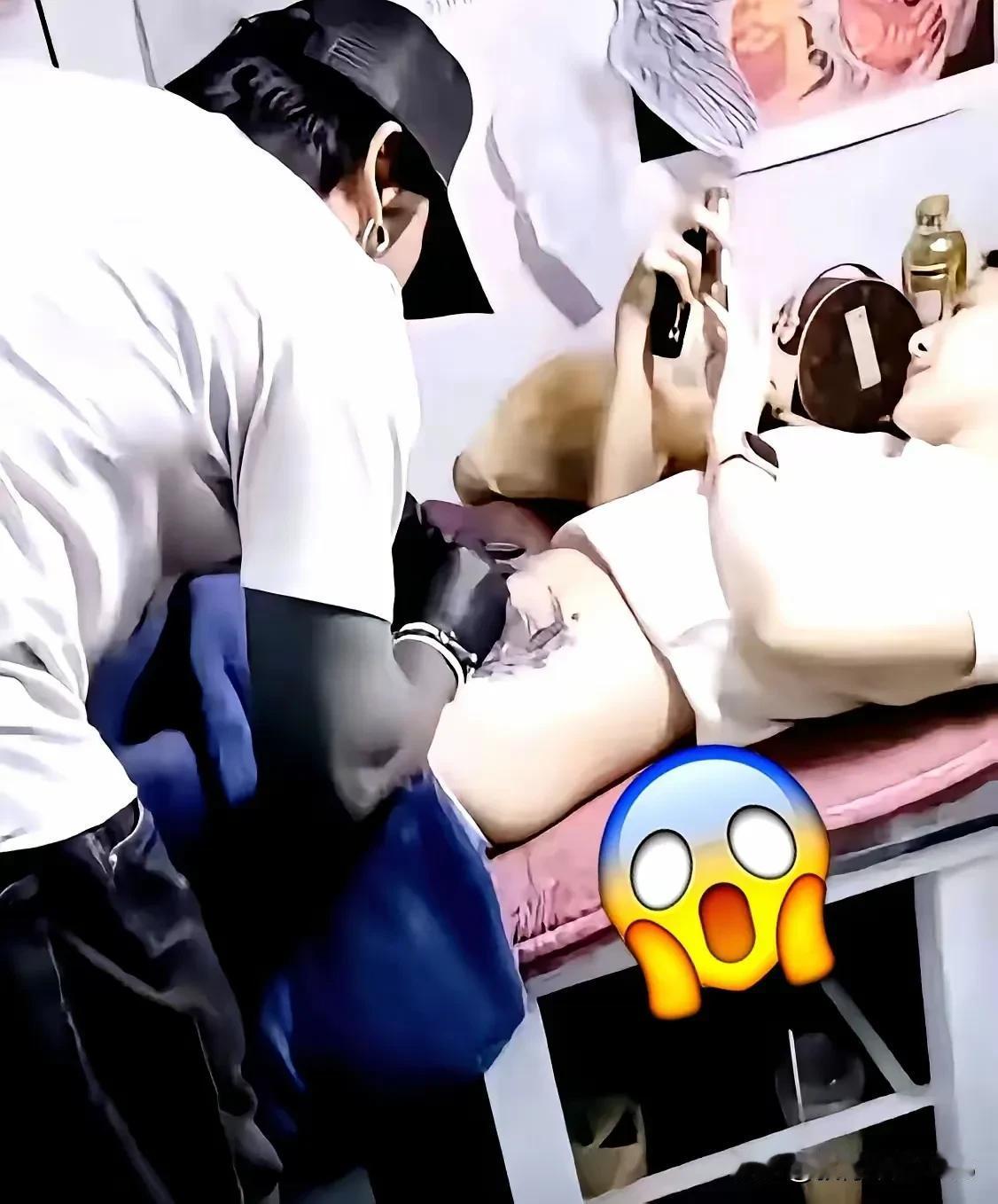 一女生花大价钱在私密处纹了大片图案，结果男友看见后直接拉黑分手。有人说男的绝情，