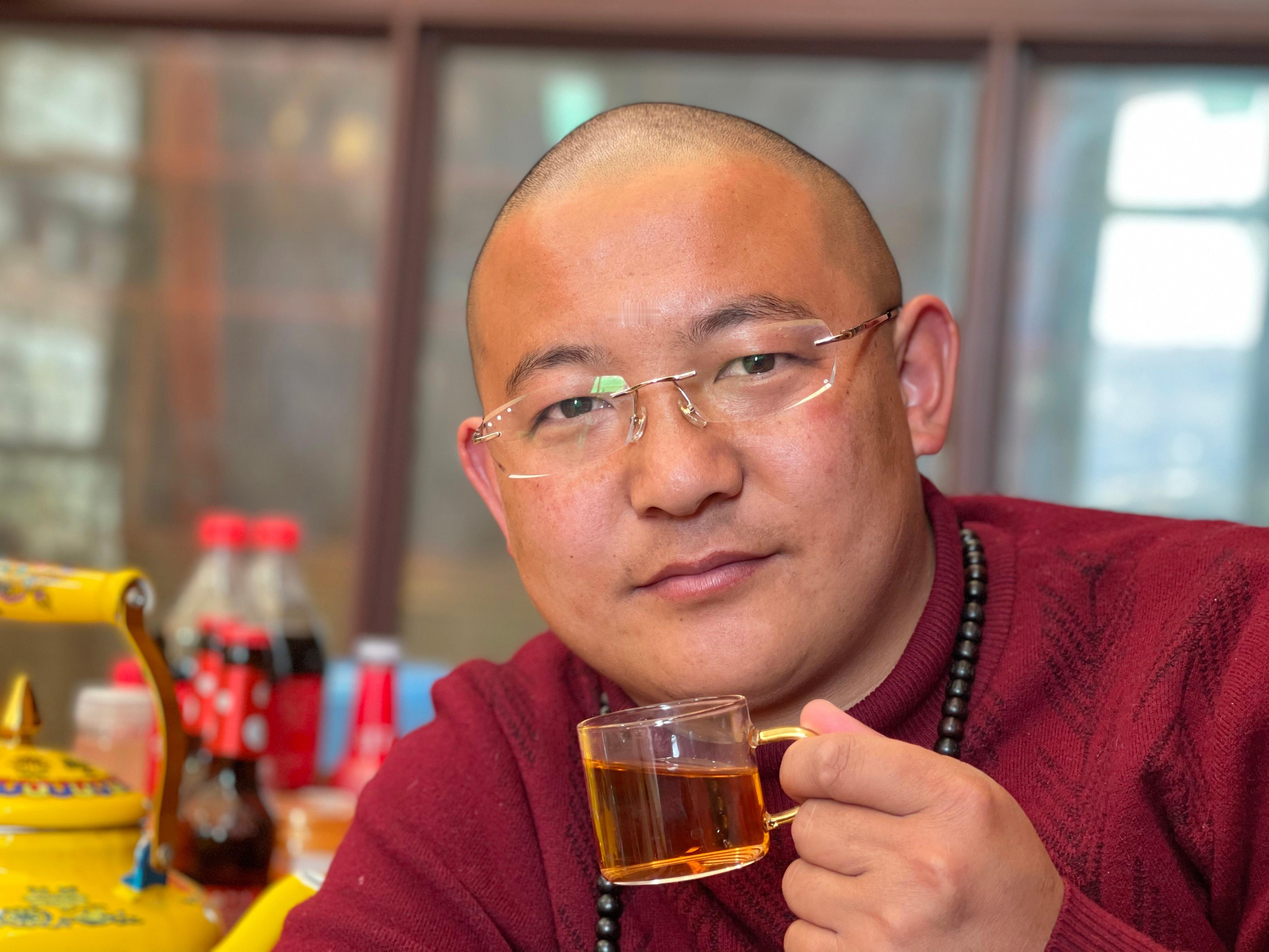 人生的幸福，需要平常心去承载。人之所以痛苦，往往是因为欲望太多、满足太少。人生的