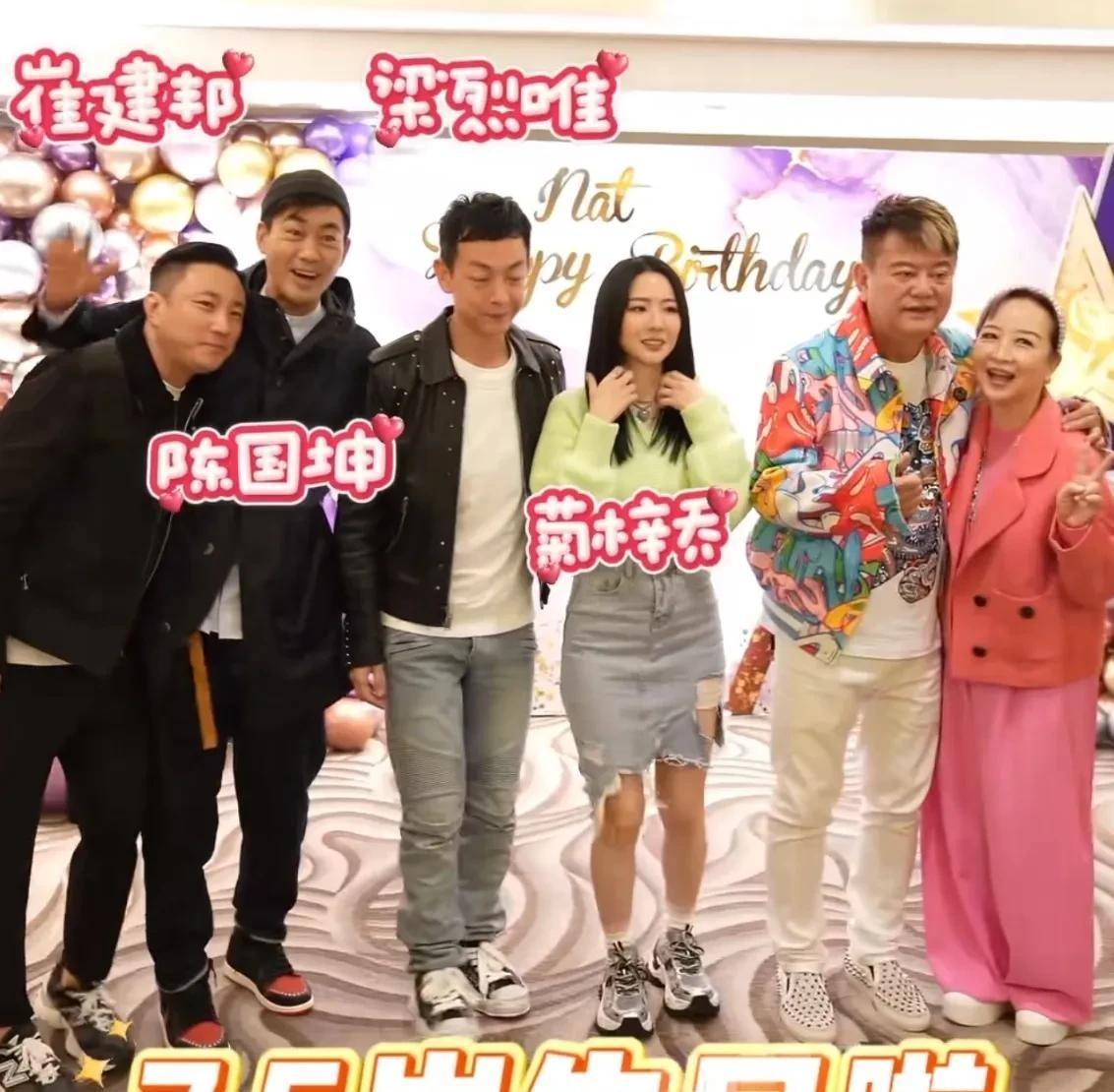 “陈百祥75岁生日宴成娱乐圈盛会，一个电话，打架都来！” 

近日，香港娱乐圈传