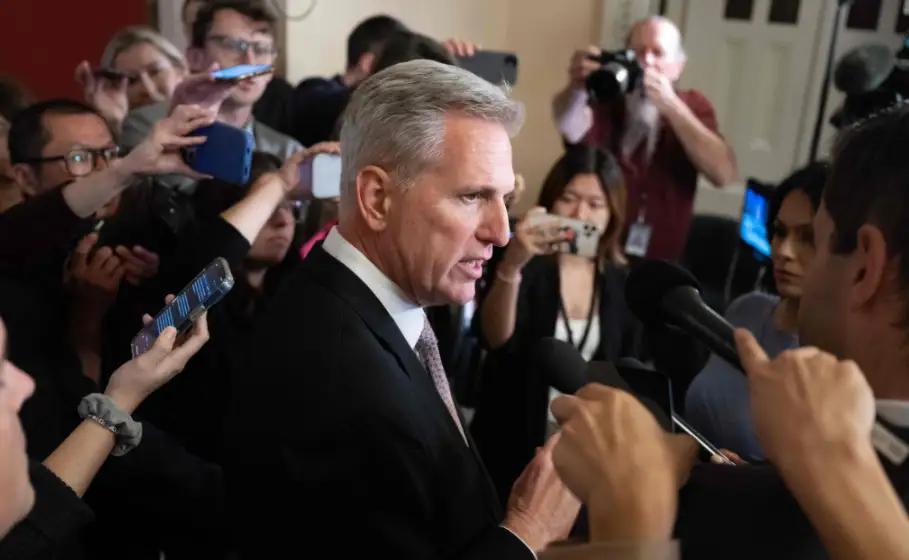 美国议员还在提议停止购买中国商品的建议，他们认为“美国人每购买每一件中国商品，每