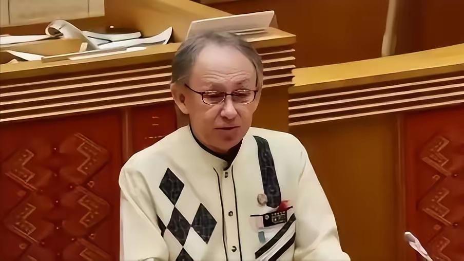 冲绳这事儿可太有历史渊源了。冲绳曾叫琉球，明朝时是中国的藩属国，博物馆那张盖着明