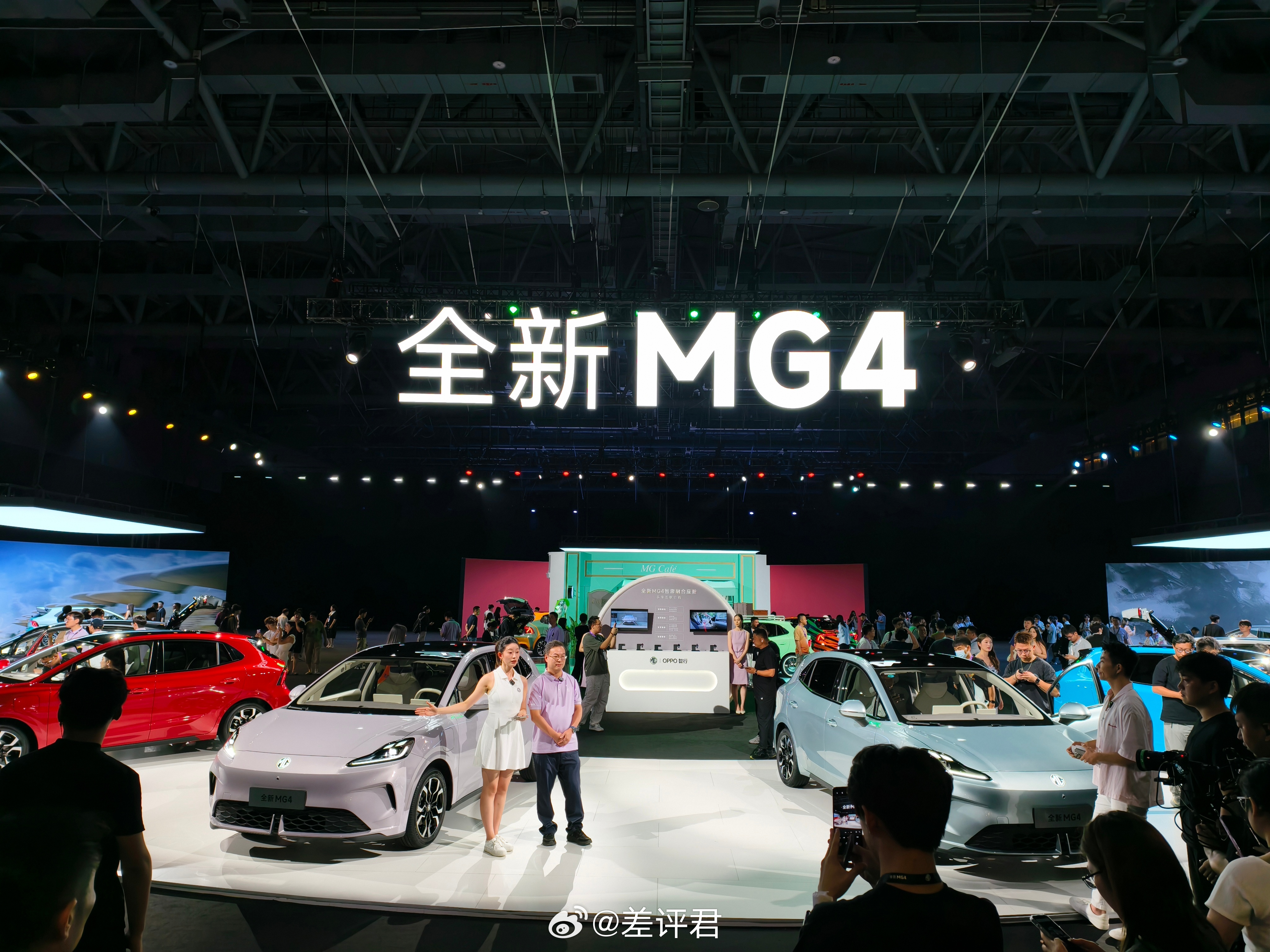 #差评在现场# 来新MG4发布会了，大家来猜猜看起售价？有一说一这车改完是真的帅