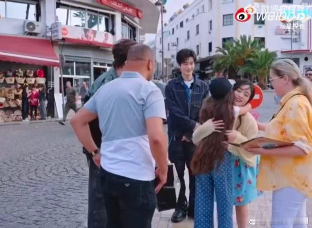 沈月 我也很久没被人亲了中餐厅名场面中餐厅 沈月和外国小女孩的互动我能看一百遍！