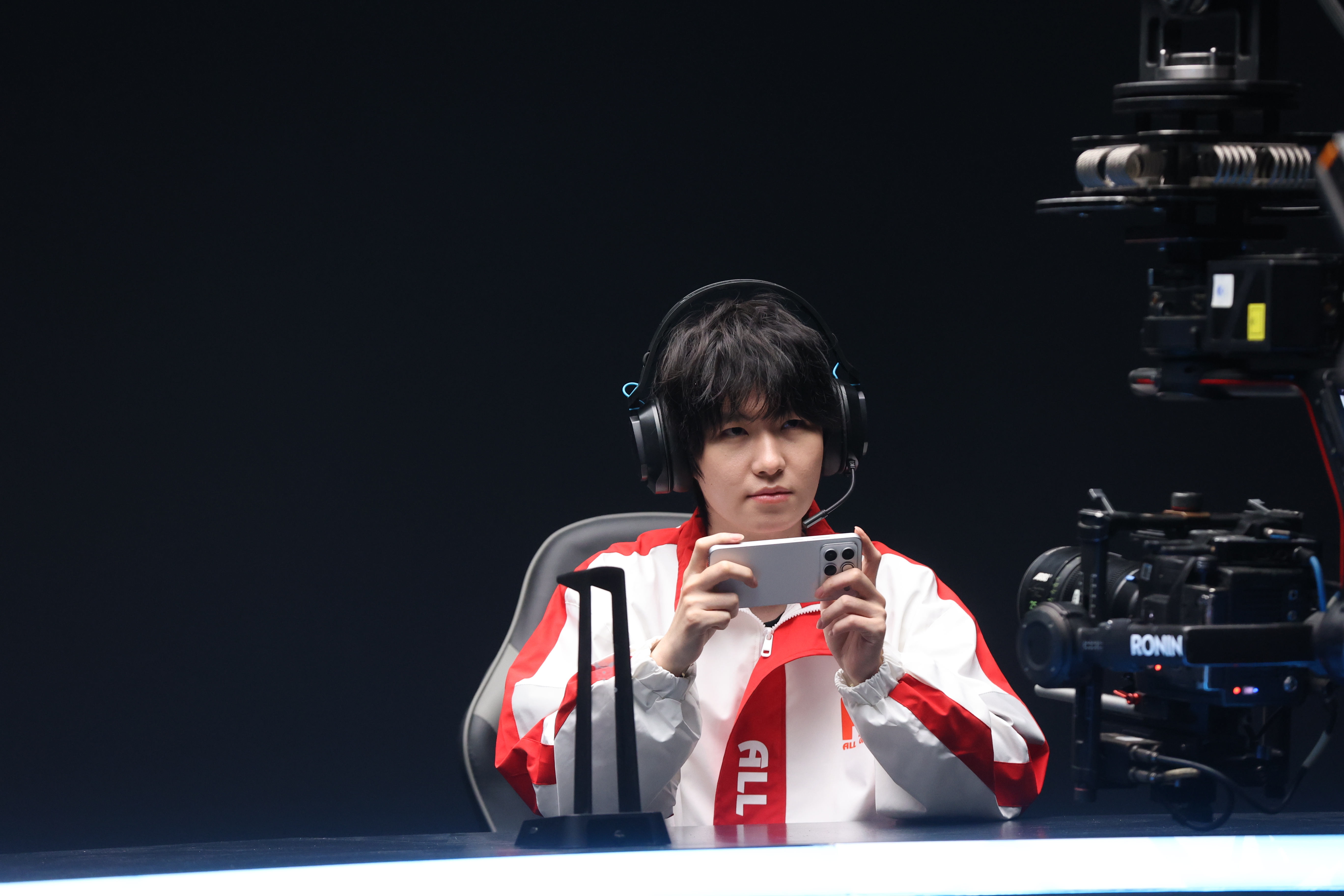 一诺24岁了 这生日也太有排面啦！和荣耀win 发布会同一天，现场庆生彩蛋惊喜不