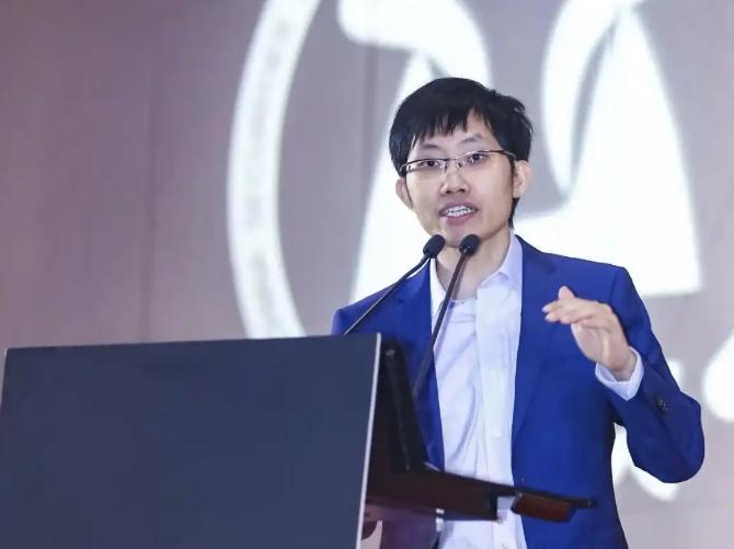 孟晚舟和徐泽伟的教训太深刻！DeepSeek 创始人梁文锋，三年回绝美方23次学