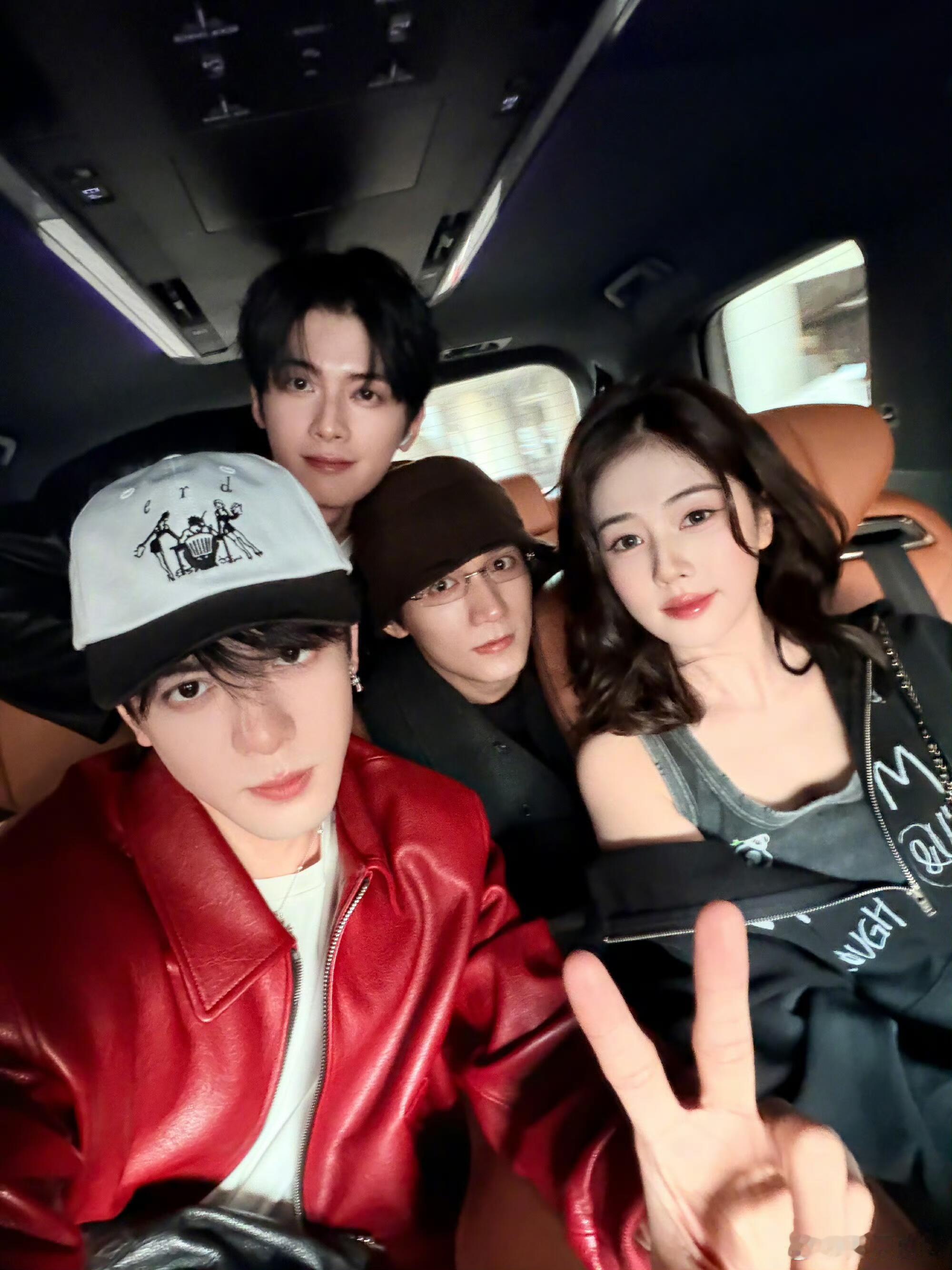 我们临江仙的无敌售后小曾铁定追鹿鹿啊！这小子有眼光！ 